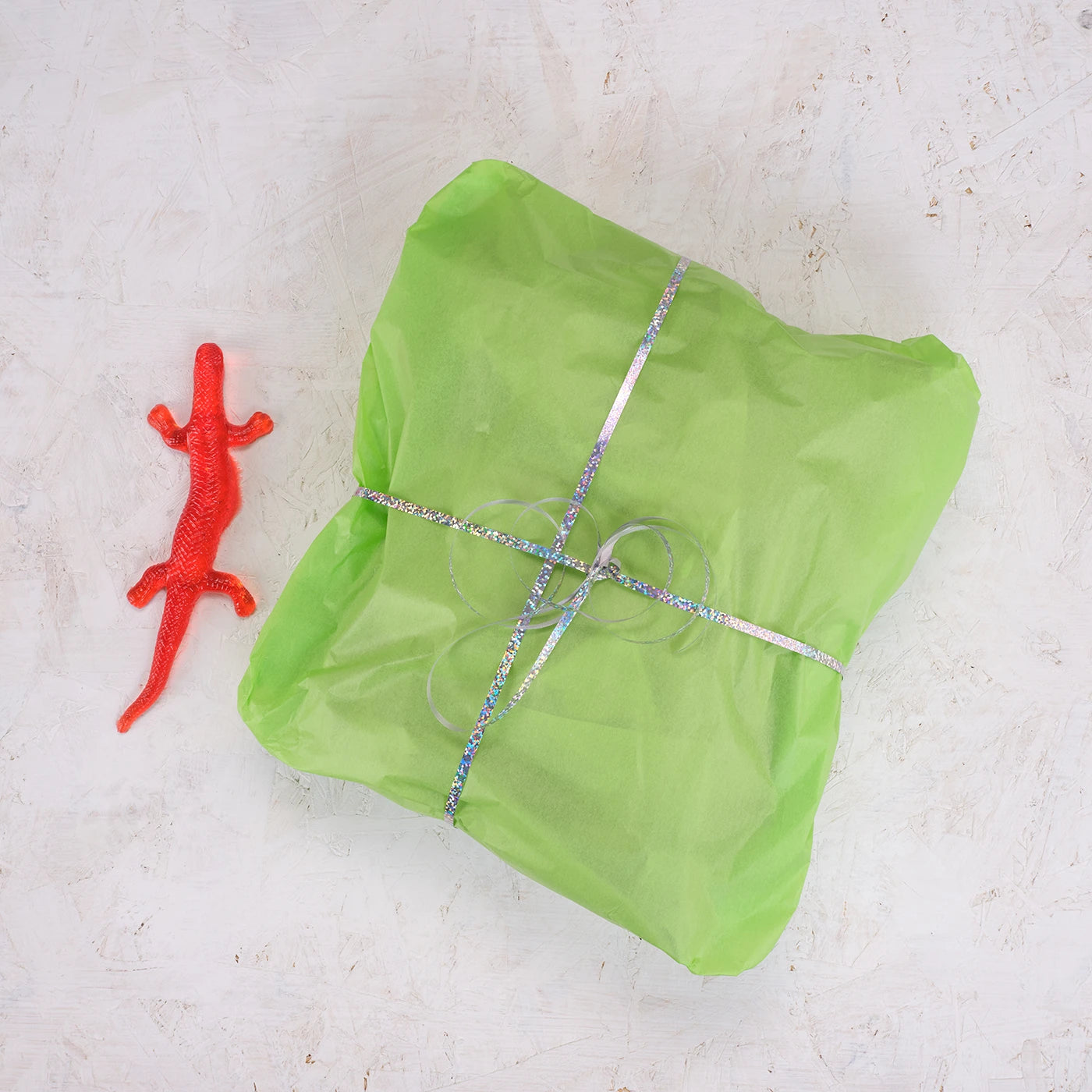Pass the parcel kids party game
